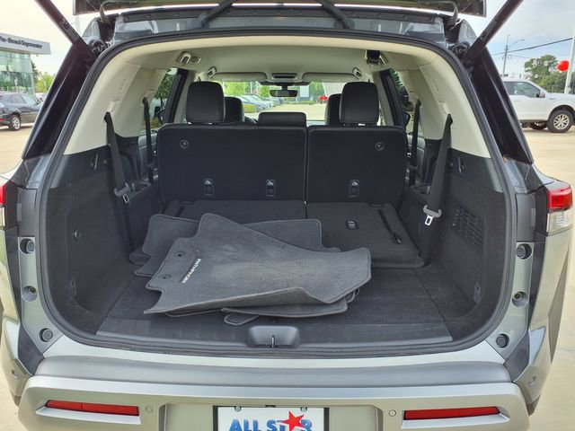 Used 2025 Nissan Pathfinder SL image 12