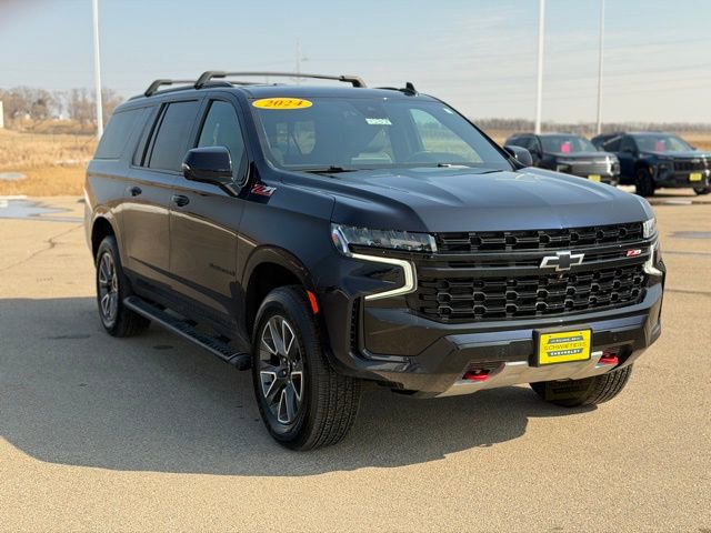 Used 2024 Chevrolet Suburban Z71 w/ Luxury Package AWD/4WD image 3