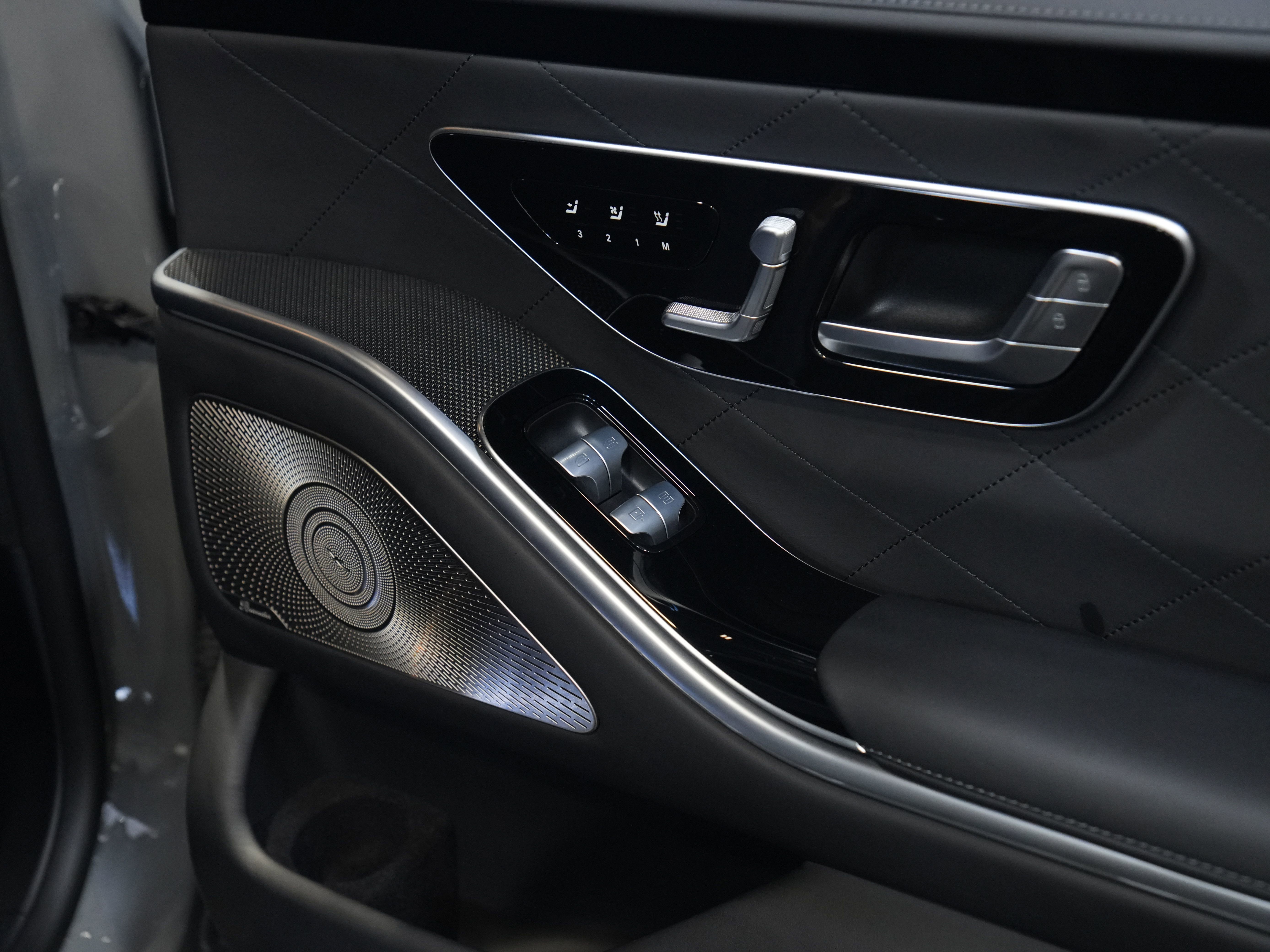 Used 2022 Mercedes-Benz S 580 4MATIC Sedan w/ AMG Line Package image 29