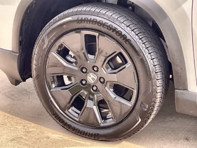 Certified 2026 Honda Pilot Black Edition image 9