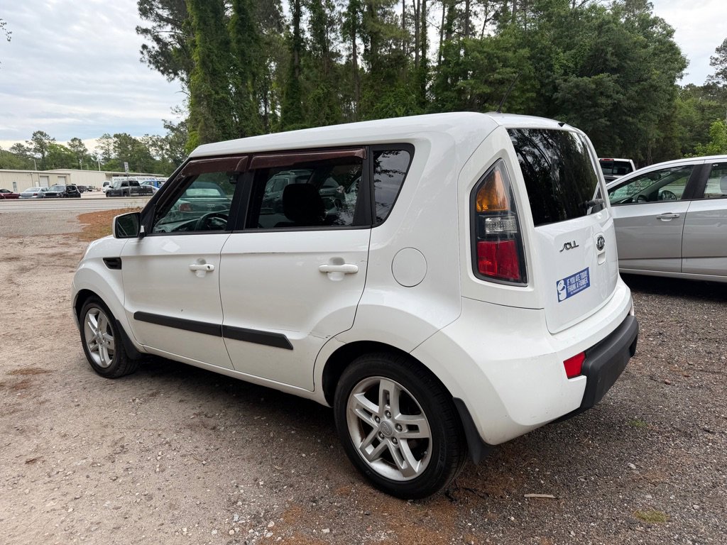 Used 2011 Kia Soul + FWD image 4