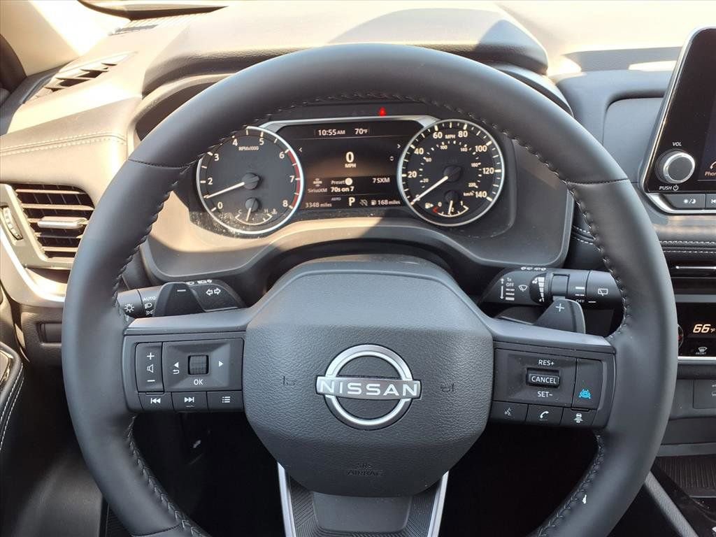 Used 2025 Nissan Rogue SV AWD/4WD image 17