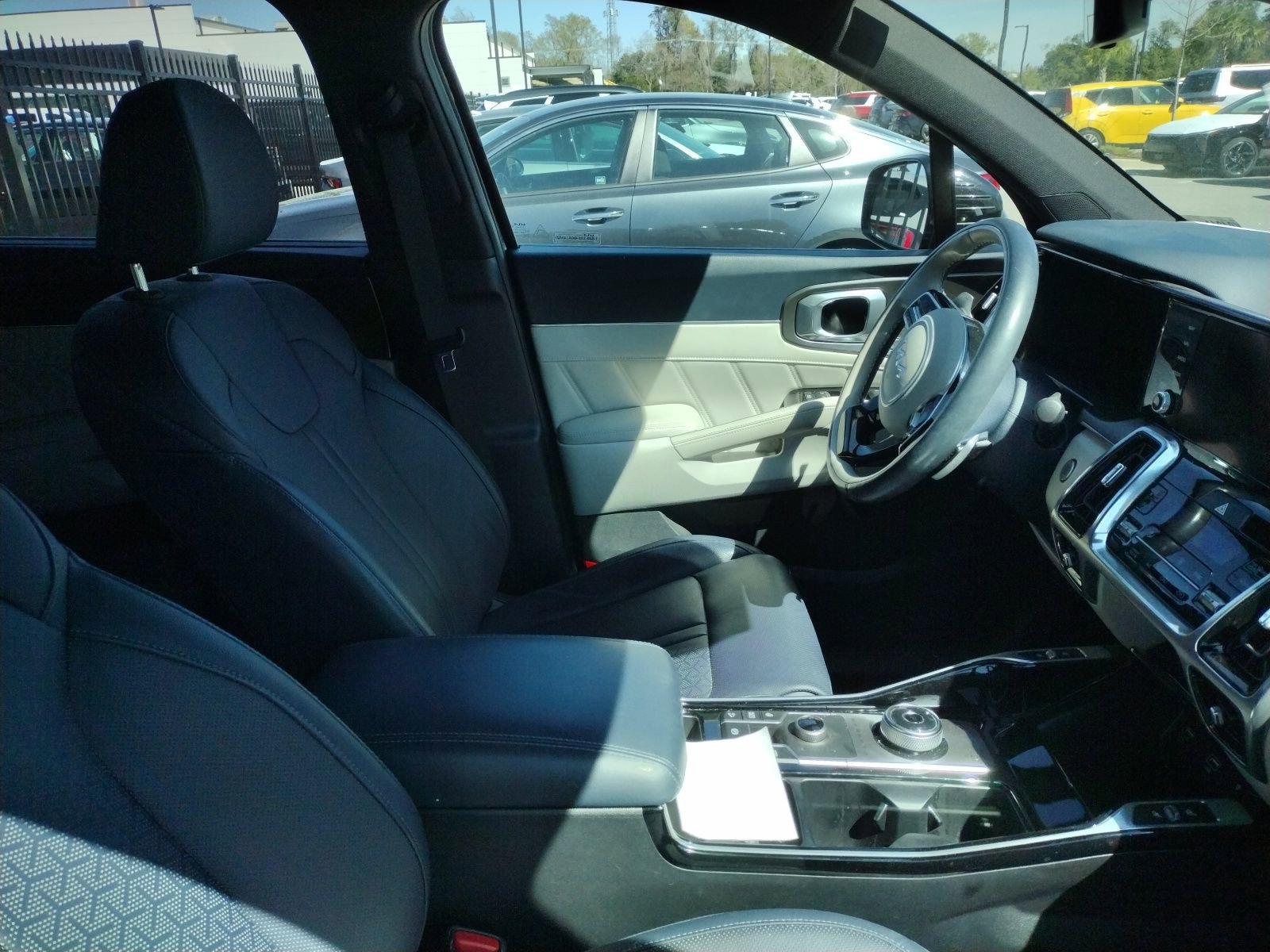 Used 2023 Kia Sorento SX Prestige image 4