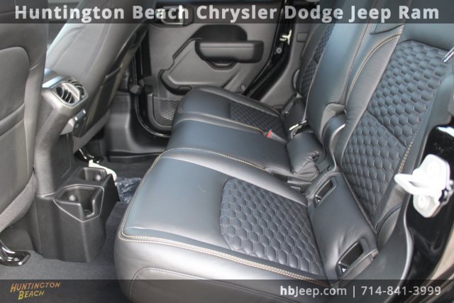 Used 2025 Jeep Gladiator Sport image 44