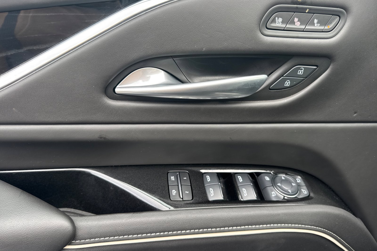 Certified 2024 Cadillac Escalade V w/ Heavy-Duty Trailer Package image 10