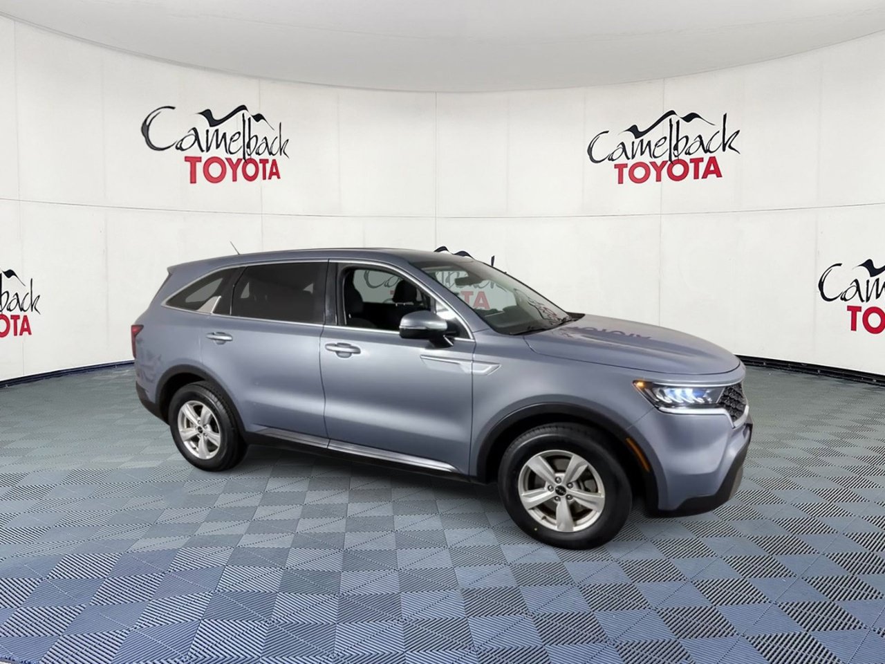 Used 2022 Kia Sorento LX FWD image 2