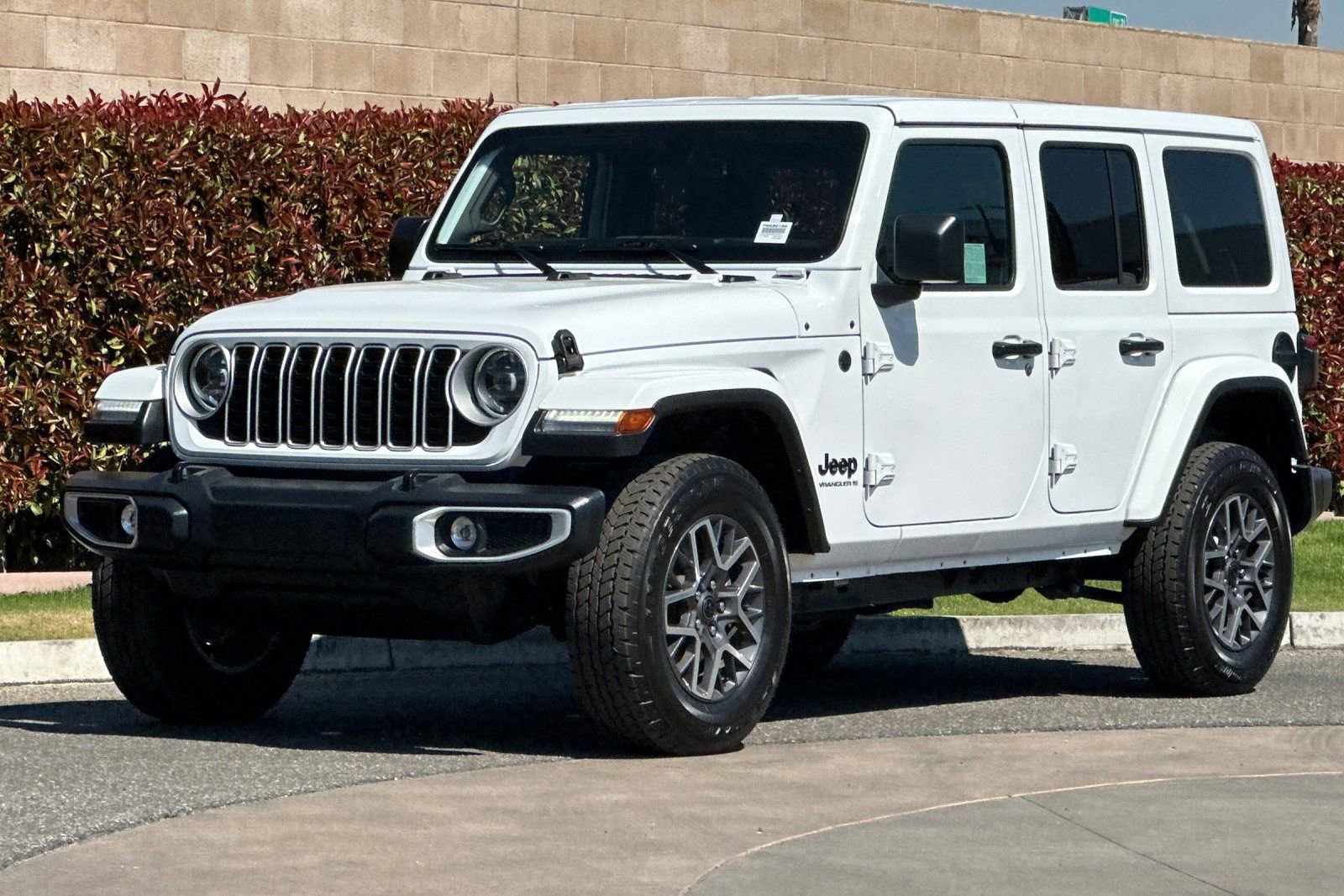 Used 2025 Jeep Wrangler Sahara image 8