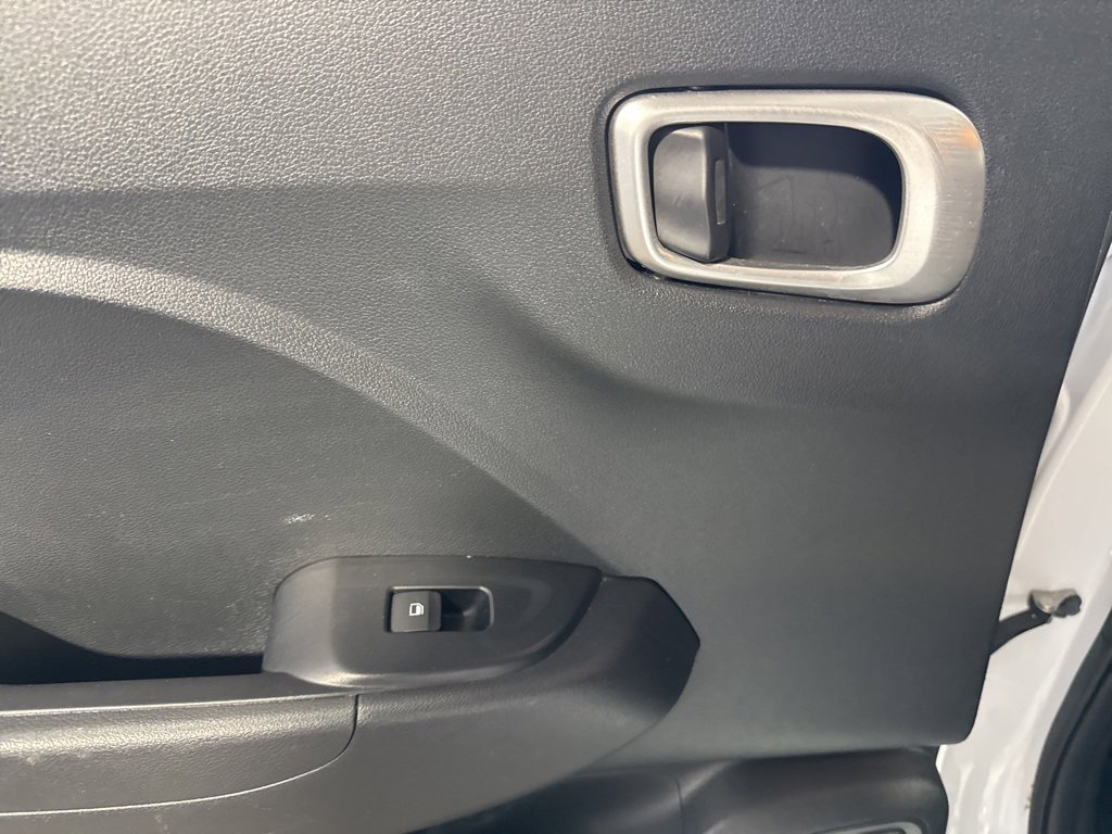 Used 2024 Hyundai Venue SE image 23