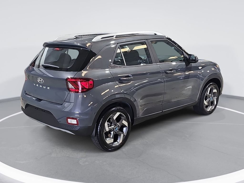 New 2026 Hyundai Venue SEL FWD image 5