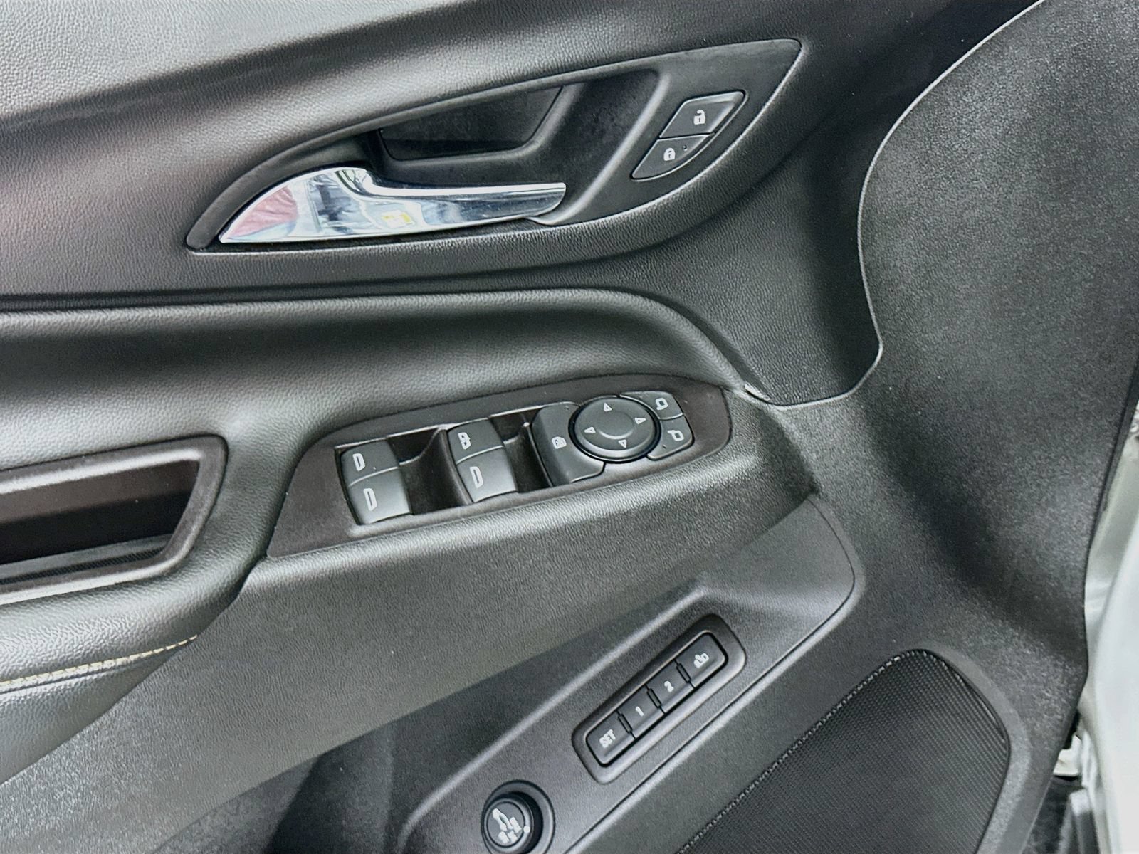 Used 2021 Chevrolet Equinox Premier AWD/4WD image 19