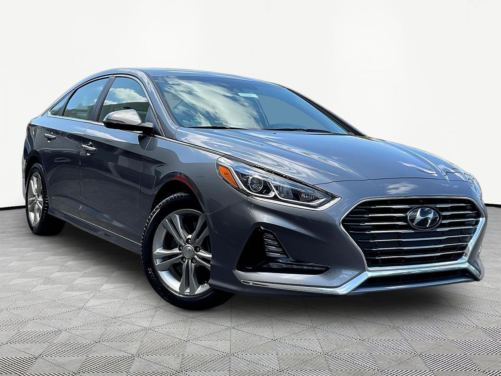 Used 2018 Hyundai Sonata SEL w/ Tech Package 02 FWD image 3