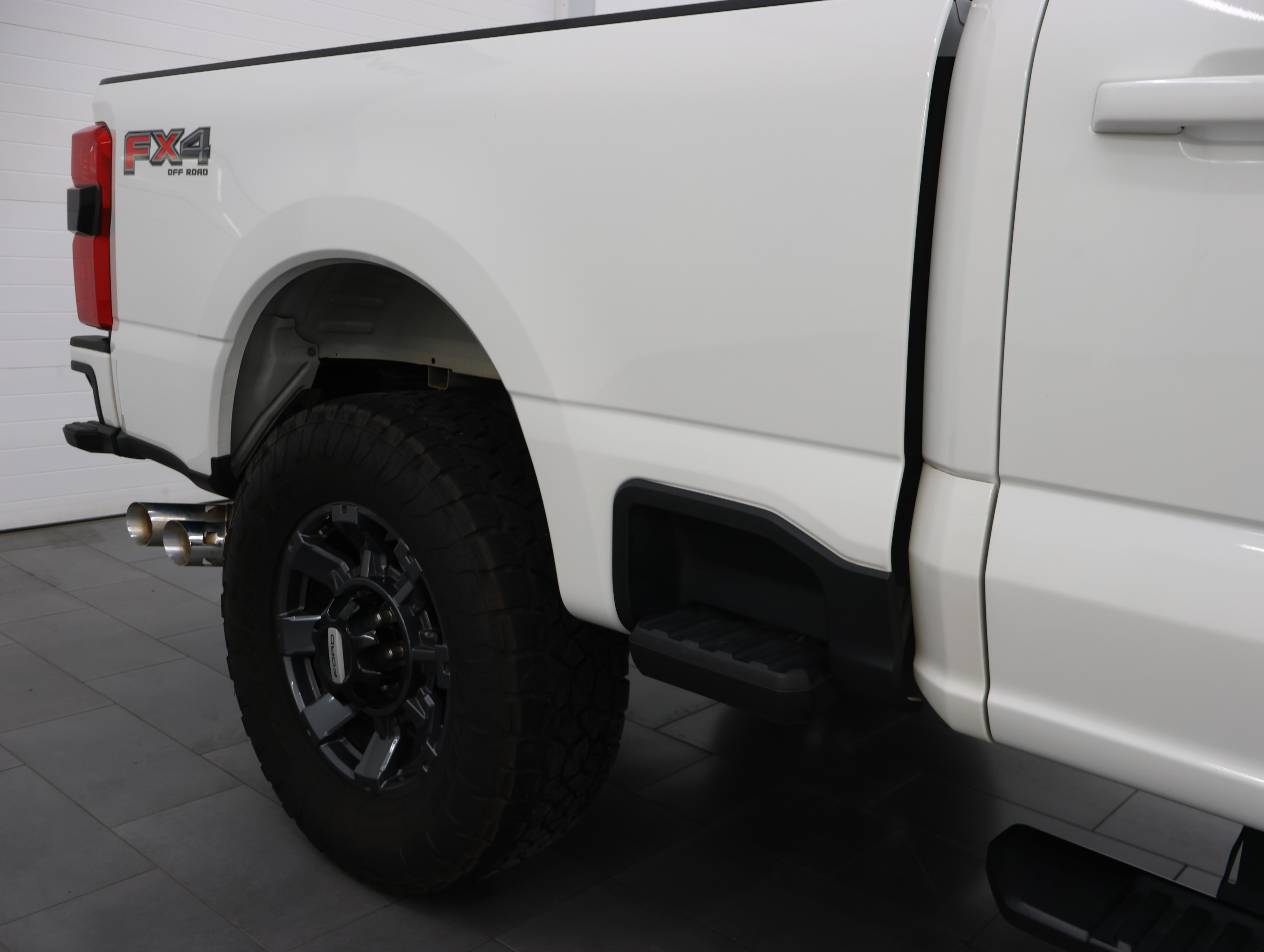 Used 2024 Ford F350 Lariat w/ Lariat Ultimate Package AWD/4WD image 30