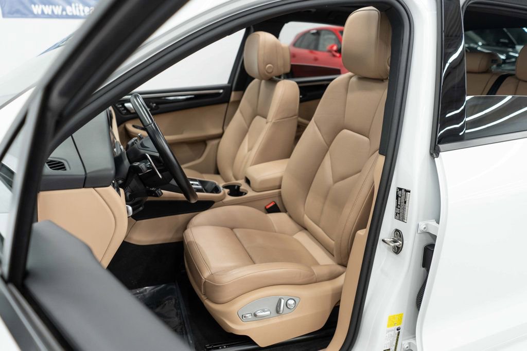 Used 2023 Porsche Macan image 9
