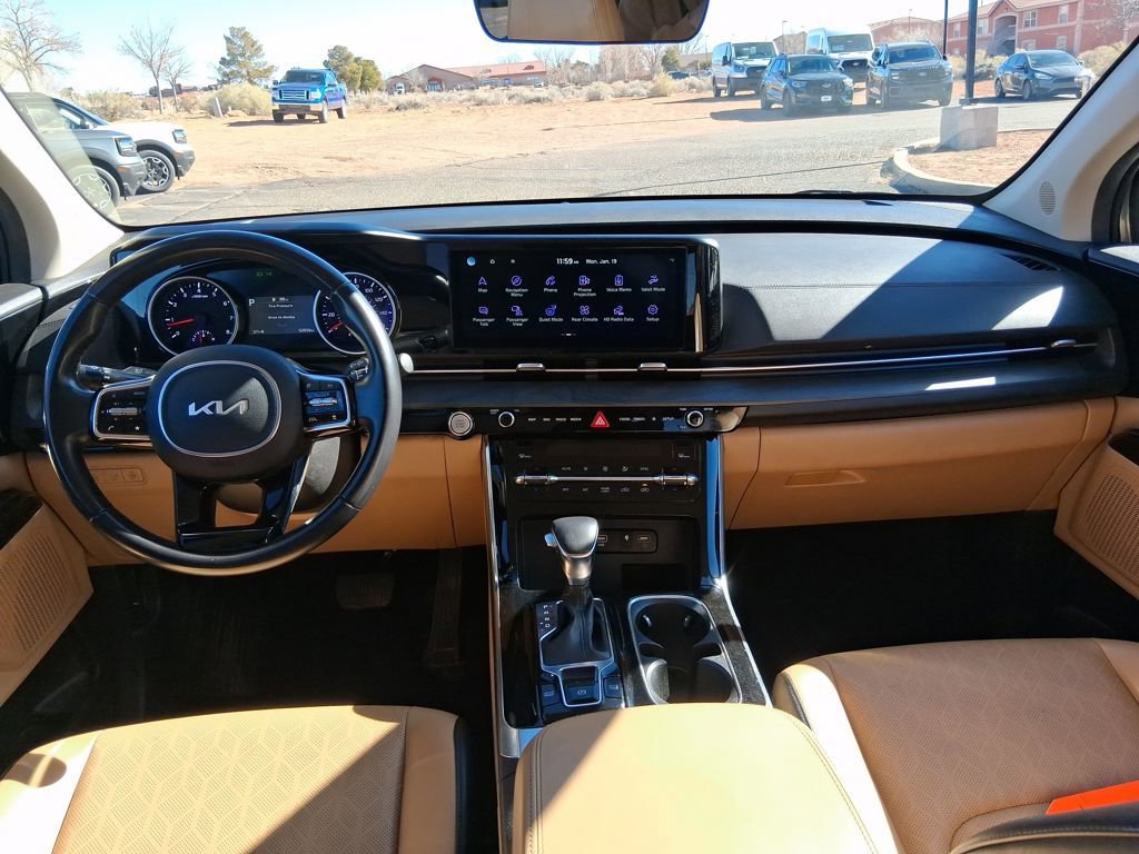 Used 2024 Kia Carnival EX image 12