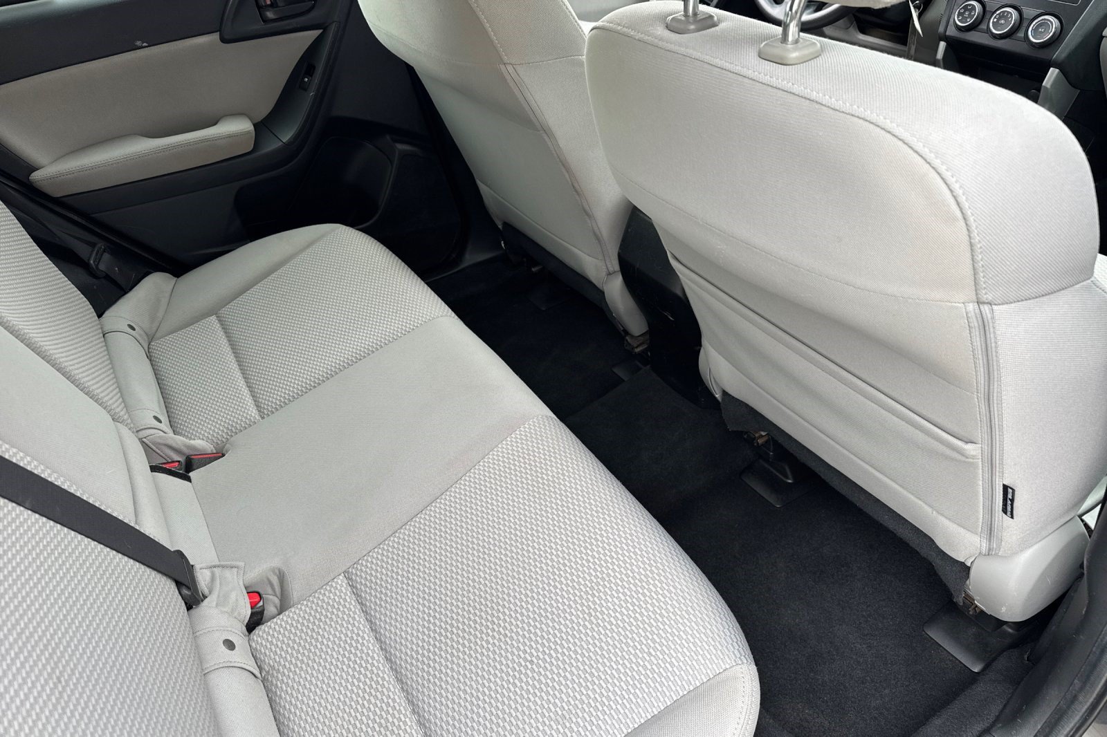Used 2015 Subaru Forester 2.5i Premium AWD/4WD image 30