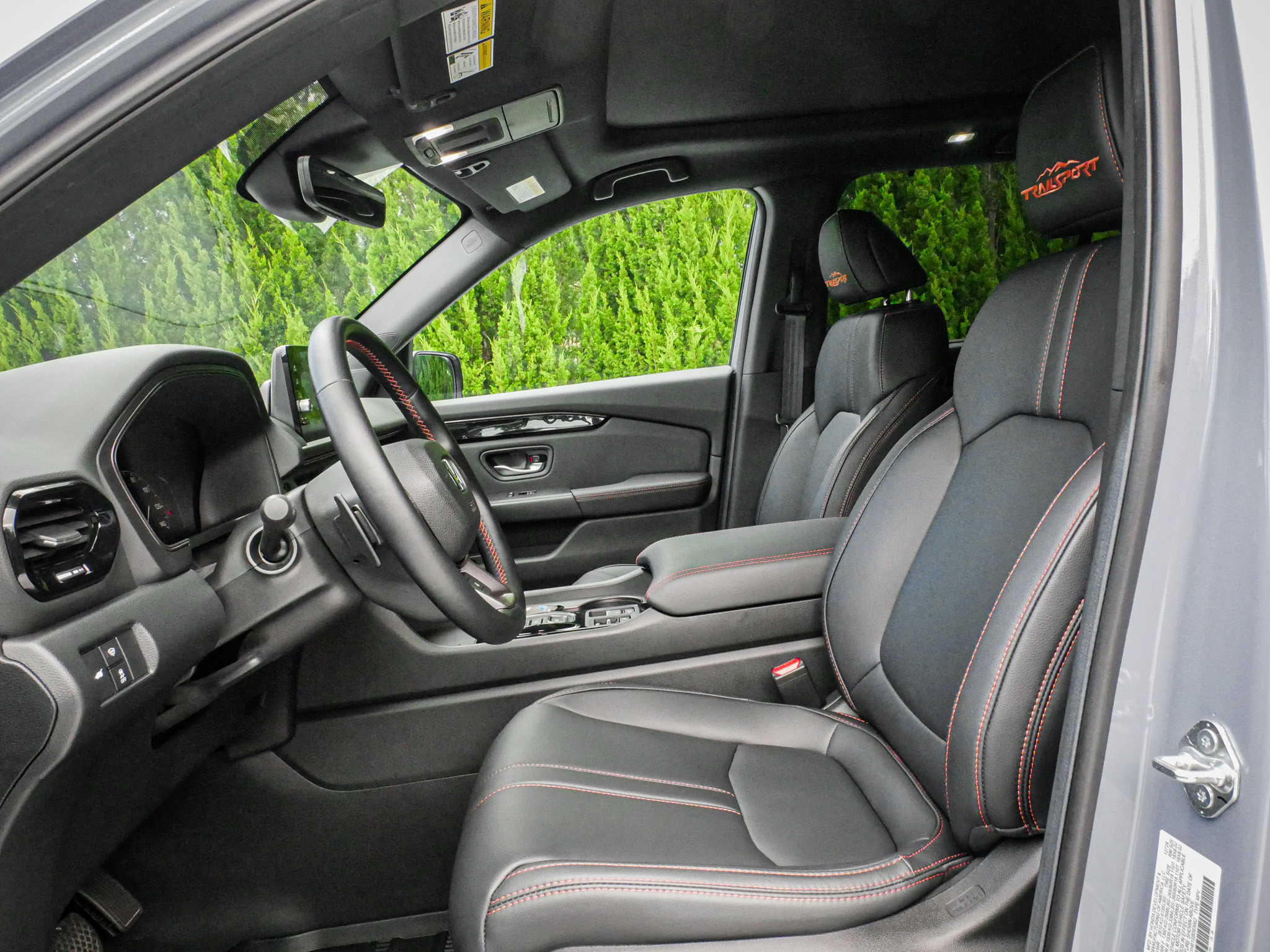 Used 2025 Honda Pilot TrailSport image 16