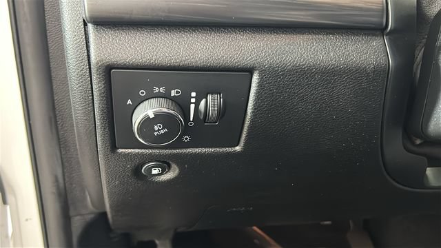 Used 2020 Jeep Grand Cherokee Altitude AWD/4WD image 19