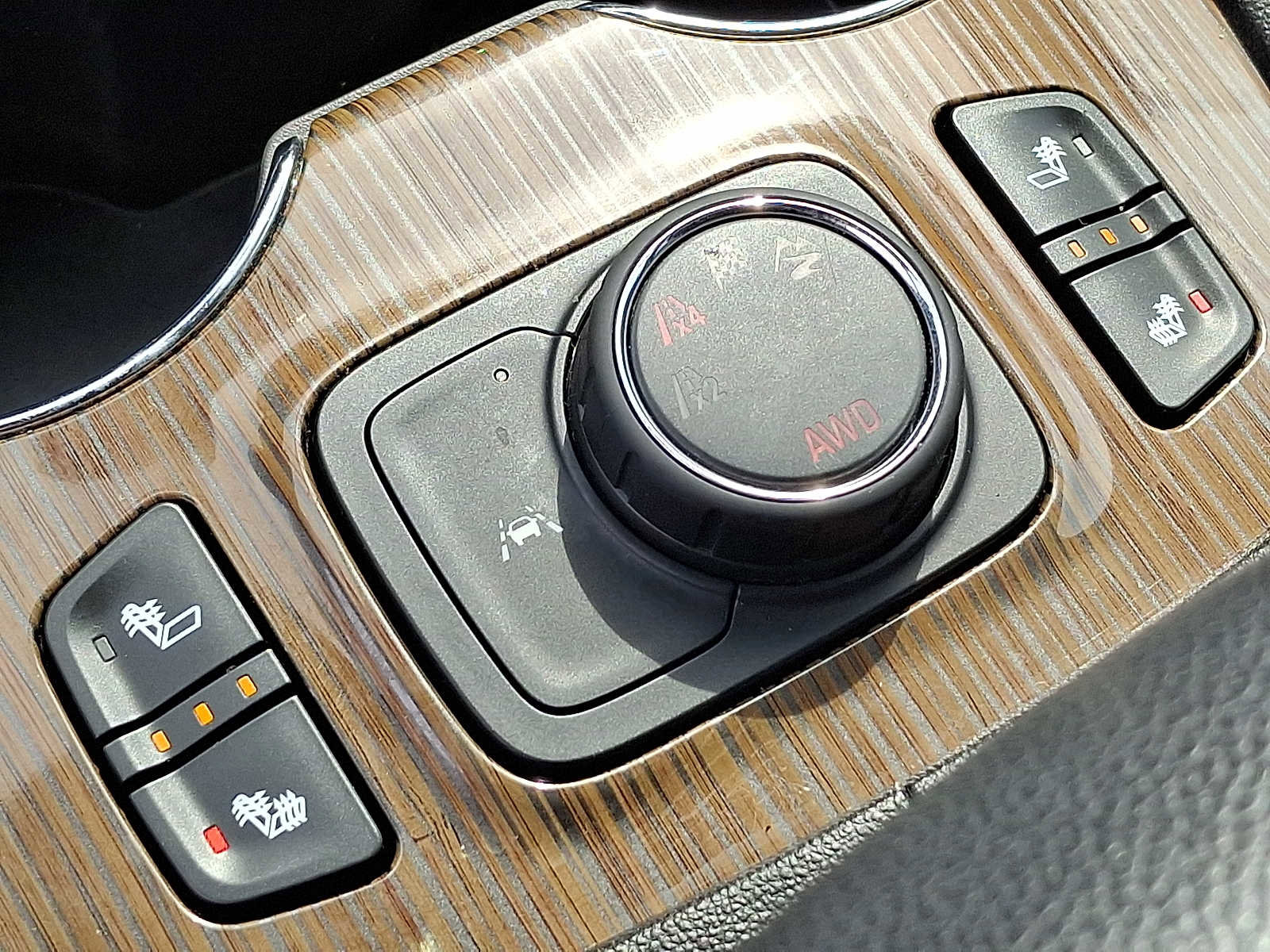 Used 2023 GMC Acadia SLE w/ Driver Convenience Package image 23