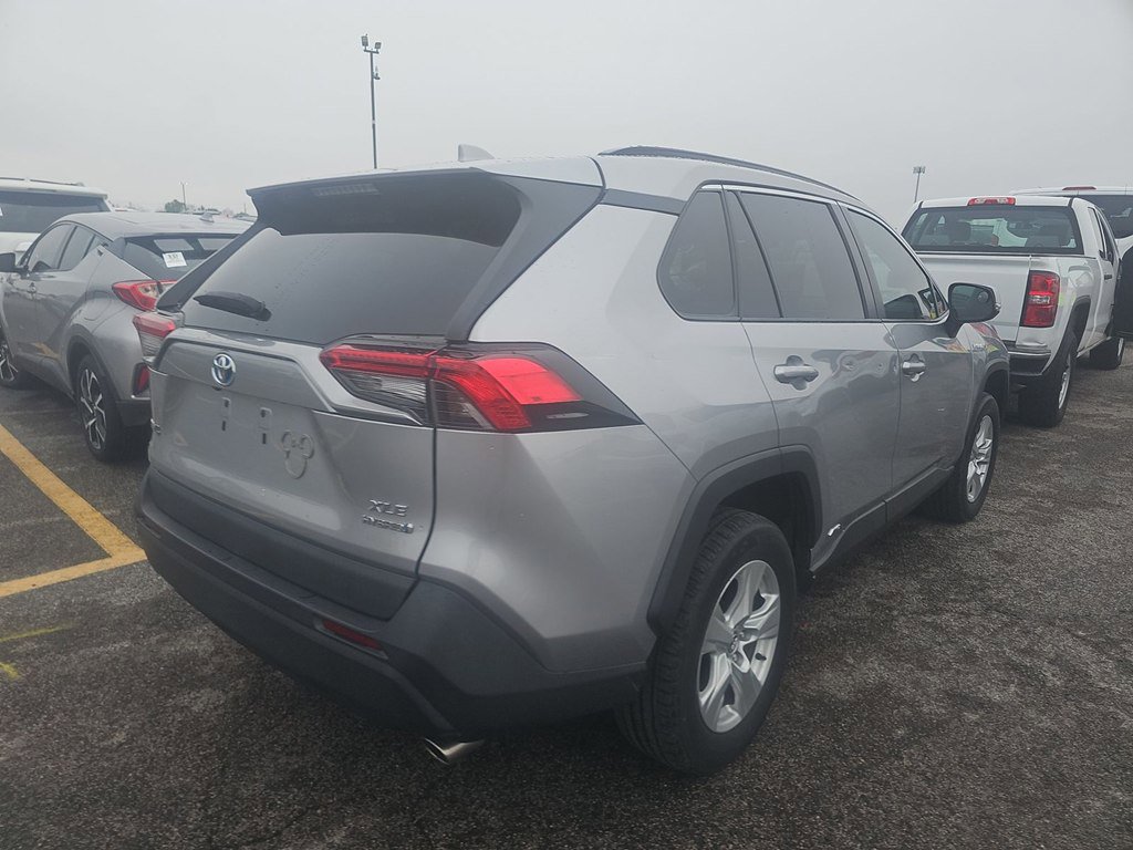 Used 2020 Toyota RAV4 XLE w/ Convenience Package image 2