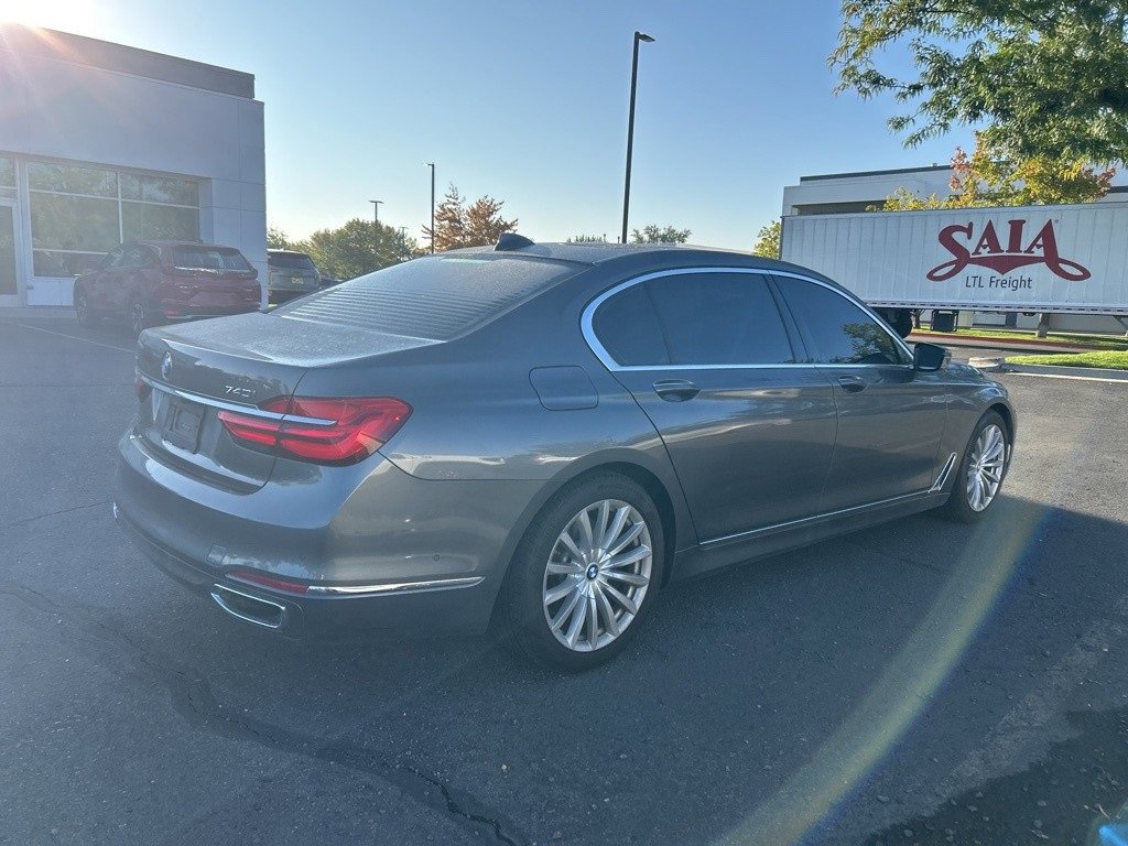 Used 2017 BMW 740i xDrive image 7