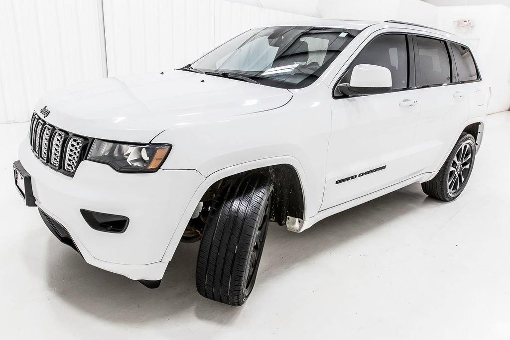 Used 2020 Jeep Grand Cherokee Altitude RWD image 2