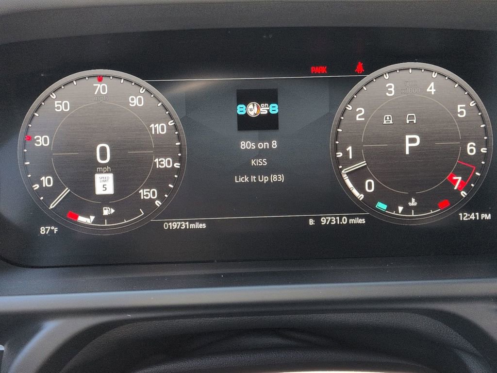 Used 2023 Land Rover Defender 130 SE image 19