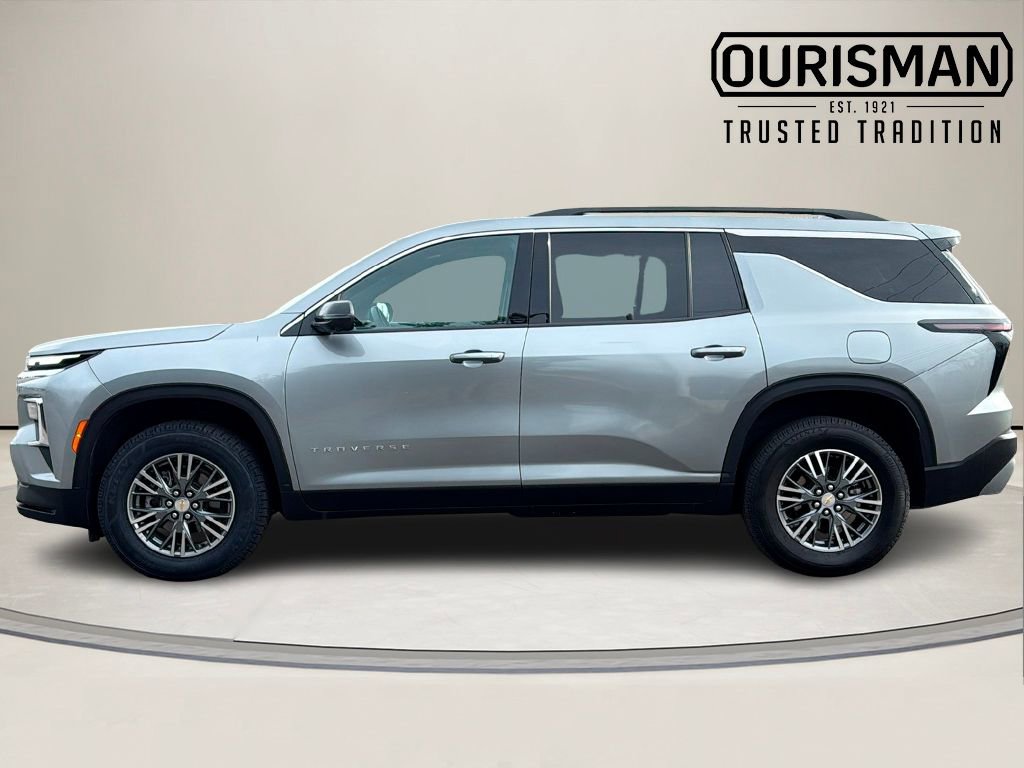 Used 2024 Chevrolet Traverse LT image 3