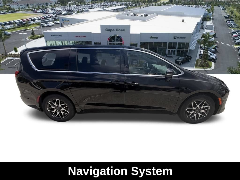 New 2027 Chrysler Pacifica Limited FWD image 3