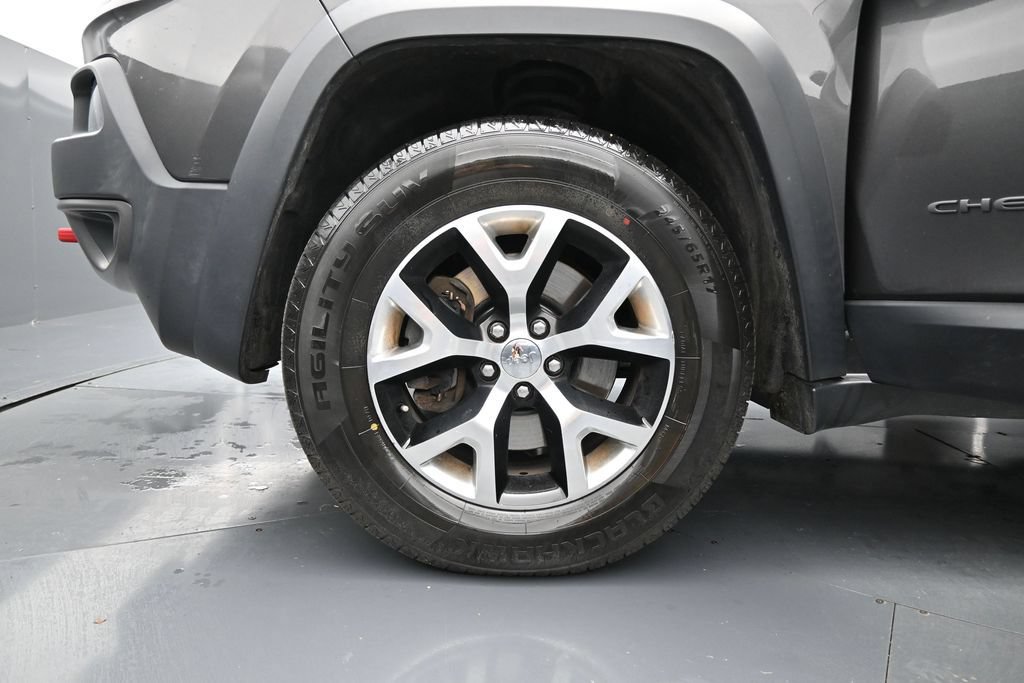 Used 2017 Jeep Cherokee Trailhawk AWD/4WD image 28