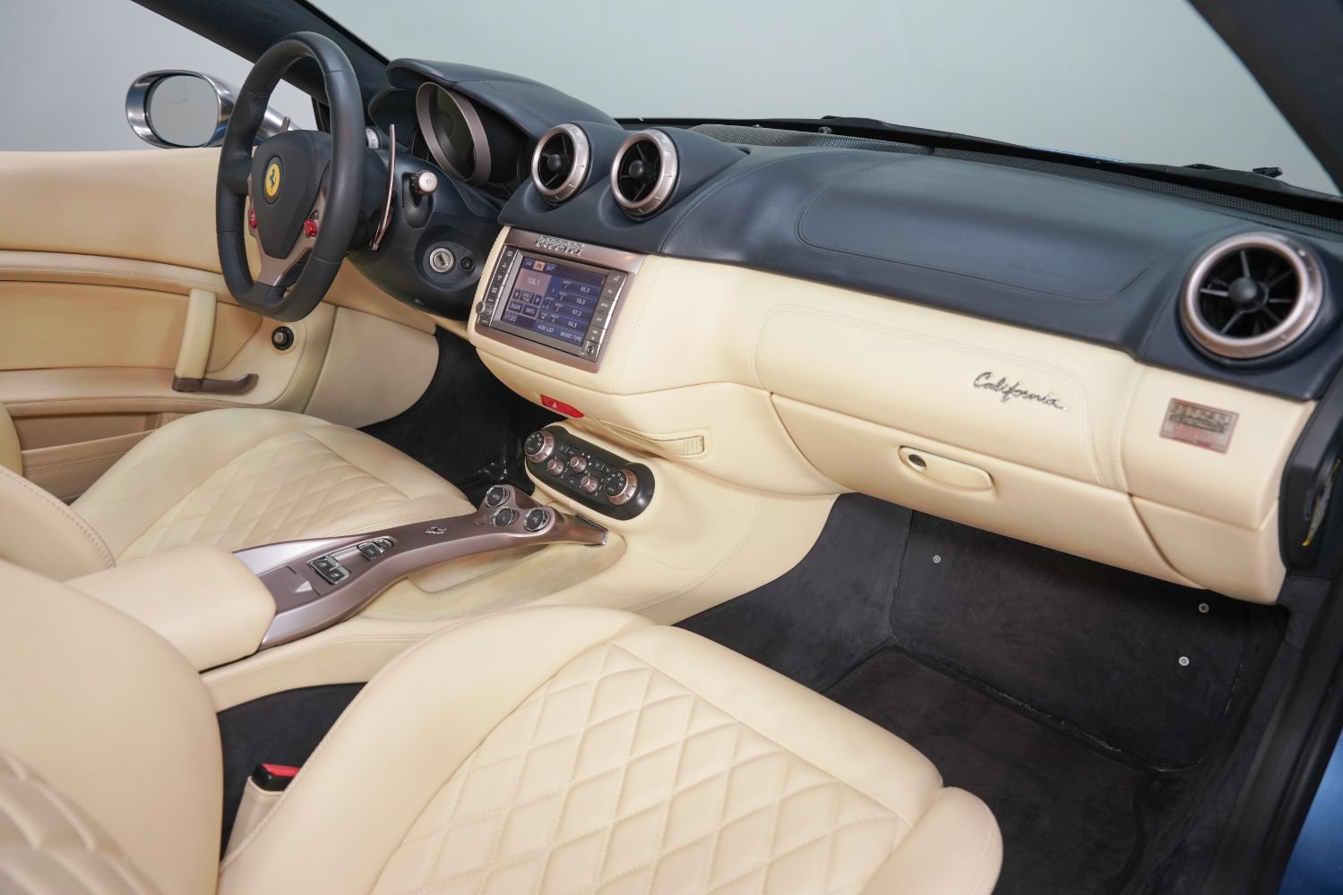 Used 2012 Ferrari California RWD image 30