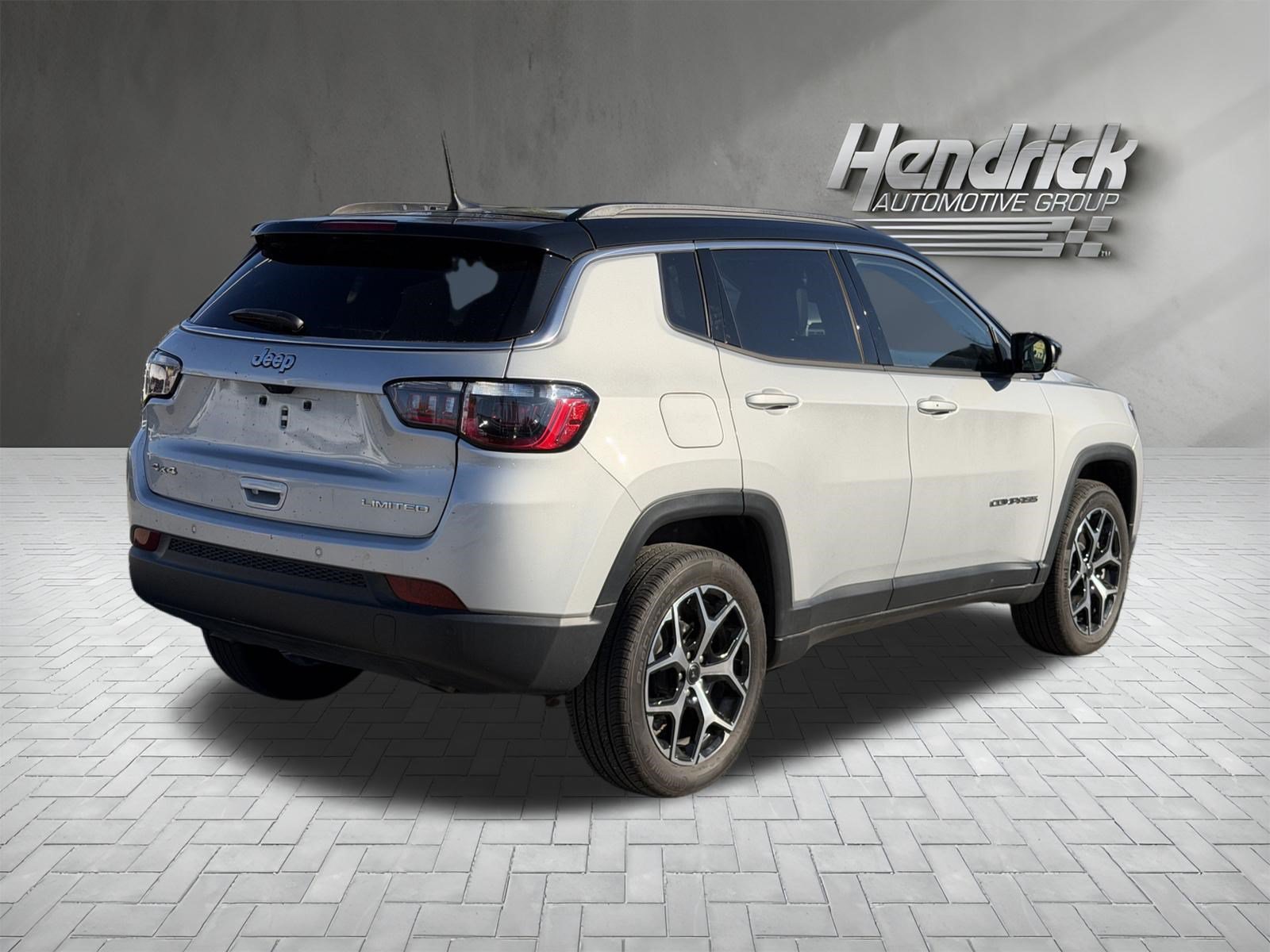 Used 2025 Jeep Compass Limited AWD/4WD image 9