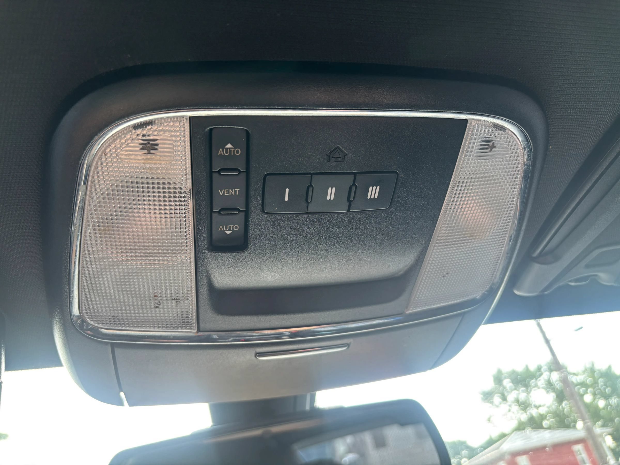 Used 2015 Dodge Charger SXT RWD image 32