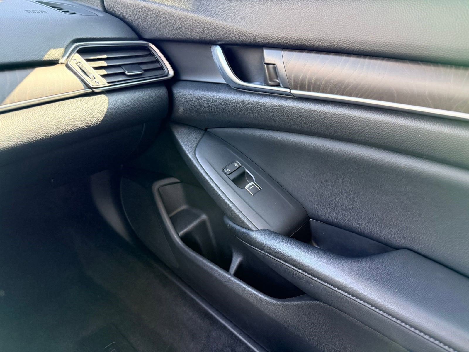 Used 2018 Honda Accord EX-L image 25