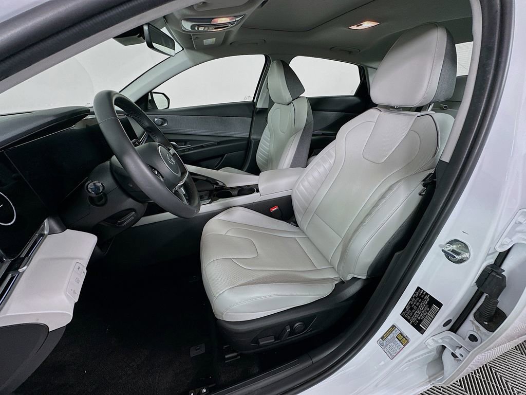 Used 2023 Hyundai Elantra Limited w/ Preferred Accessory Package image 21