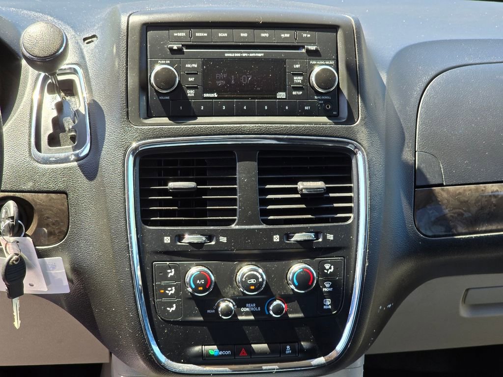 Used 2016 Dodge Grand Caravan SXT image 15