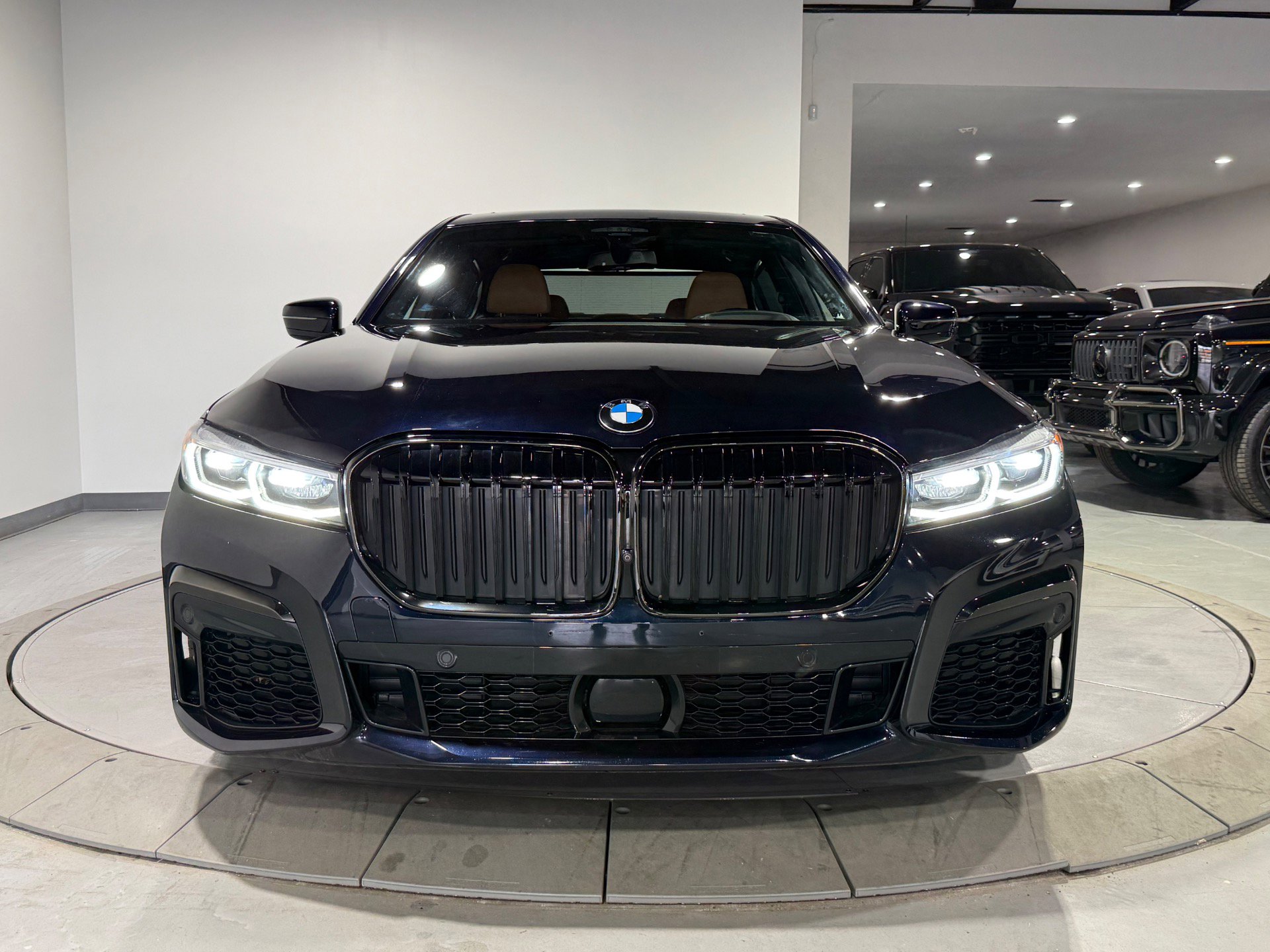 Used 2022 BMW 740i xDrive w/ M Sport Package image 14