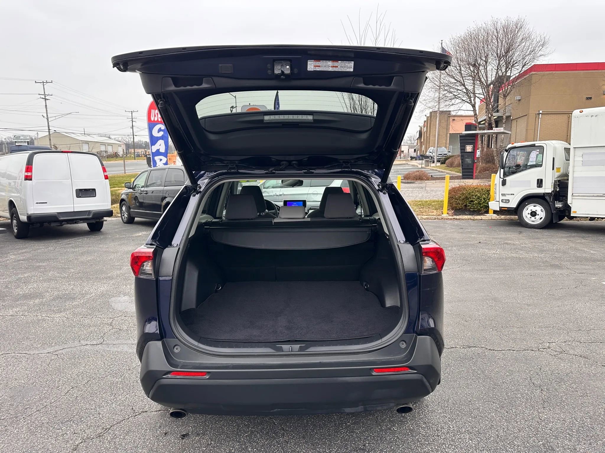 Used 2023 Toyota RAV4 XLE w/ Convenience Package FWD image 9