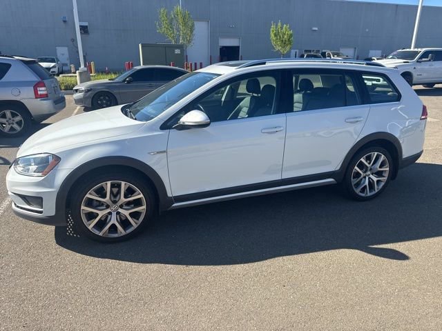 Used 2017 Volkswagen Golf Alltrack SEL image 1