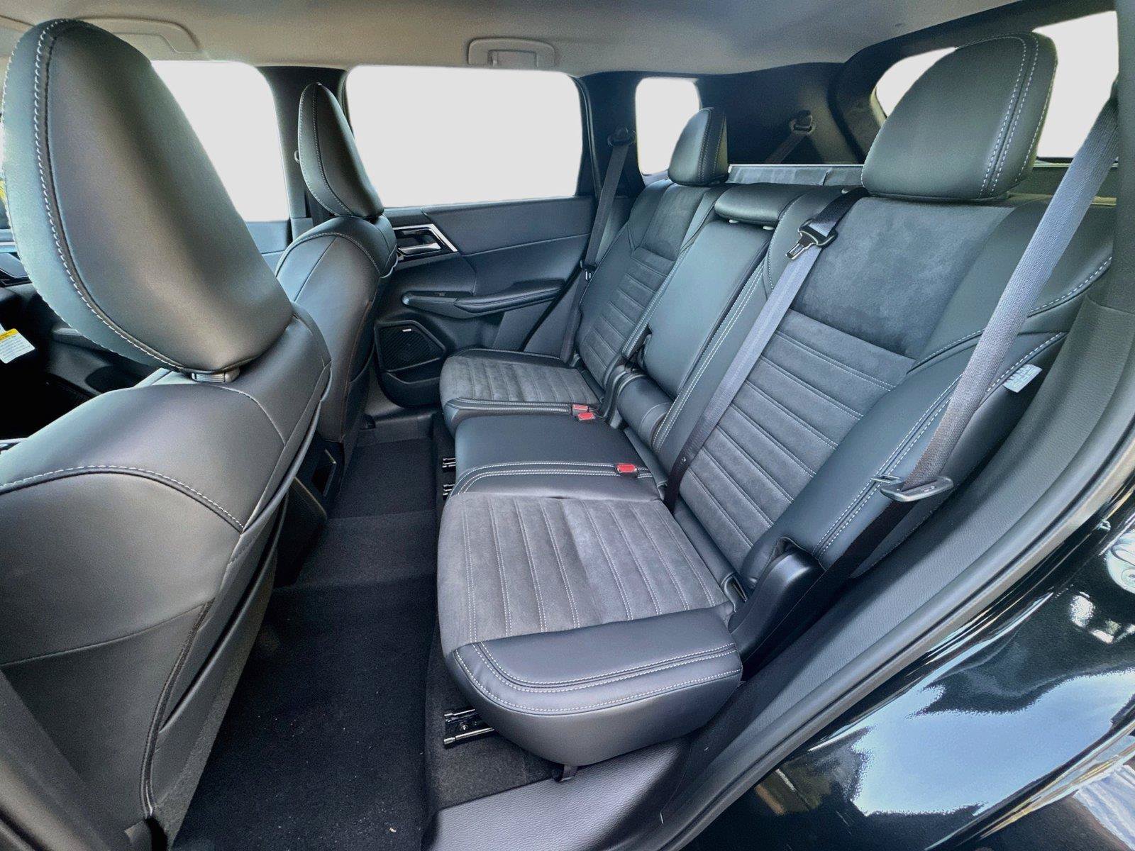 New 2026 Mitsubishi Outlander SE FWD image 24