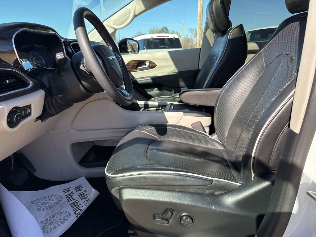 Certified 2023 Chrysler Pacifica Limited image 7