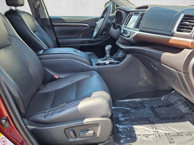Used 2015 Toyota Highlander Limited Platinum image 24