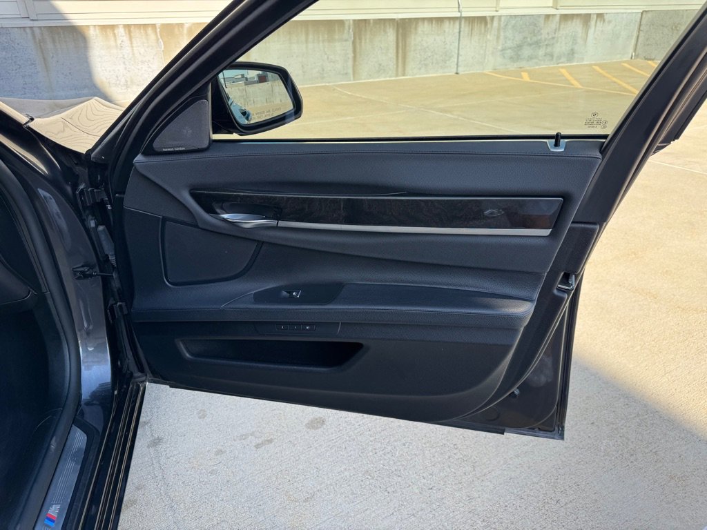 Used 2015 BMW 740Li image 24