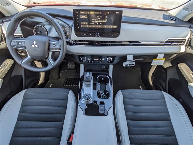 New 2025 Mitsubishi Outlander SE image 16