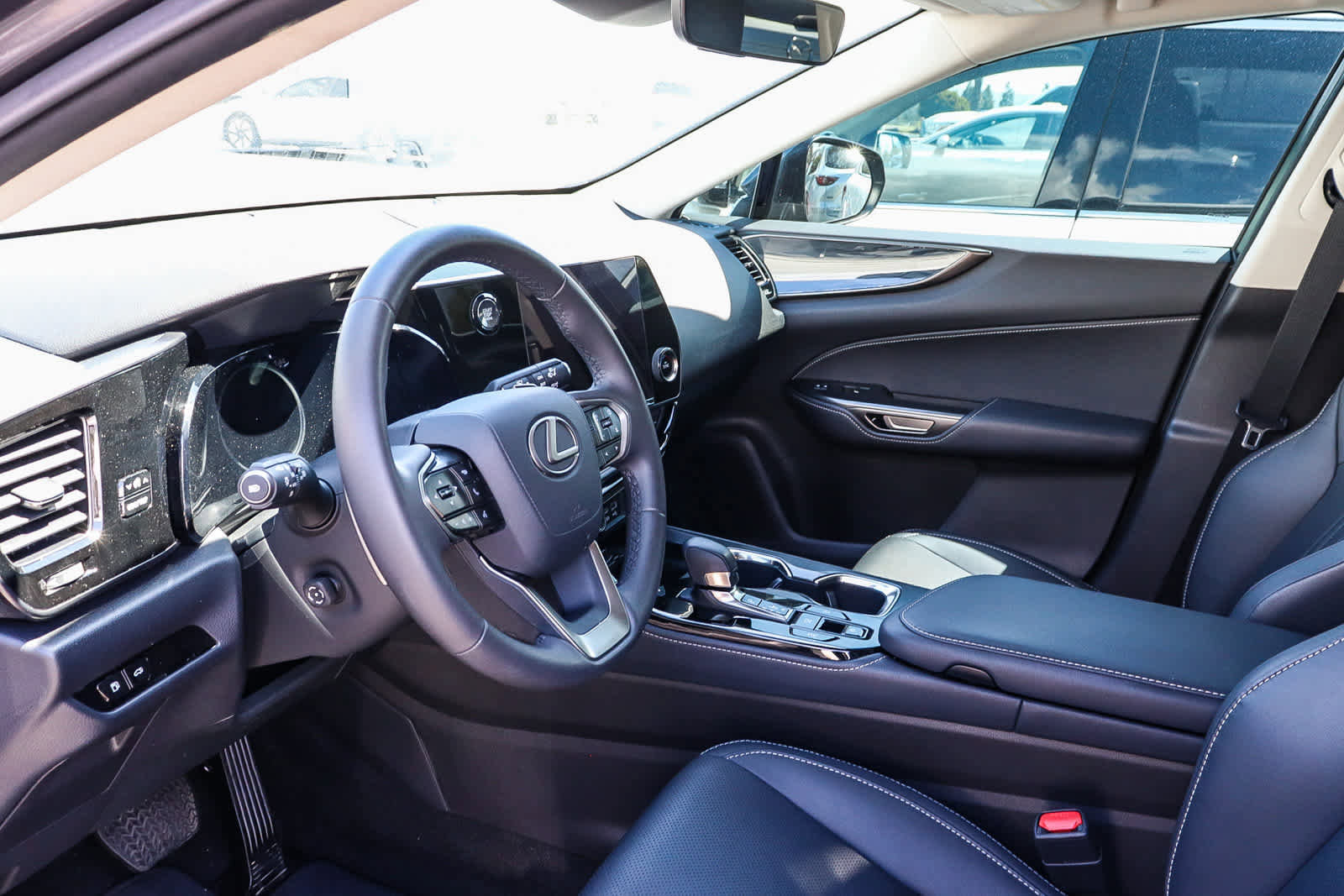 Used 2024 Lexus NX 250 FWD w/ Towing Package (2000 Lbs) image 9