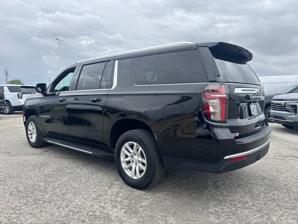 Used 2024 Chevrolet Suburban LT image 4