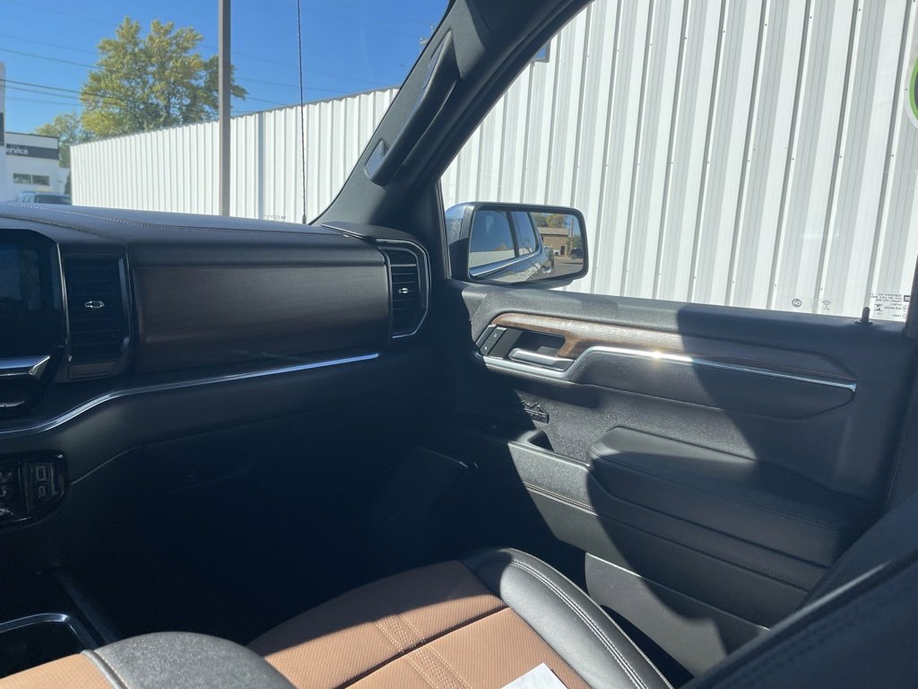 Used 2023 Chevrolet Silverado 1500 High Country image 20