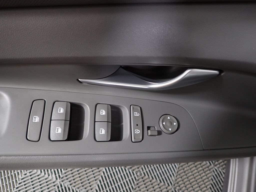 Used 2023 Hyundai Elantra SEL w/ Convenience Package FWD image 19