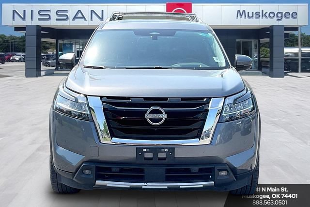 Used 2023 Nissan Pathfinder Platinum FWD image 2