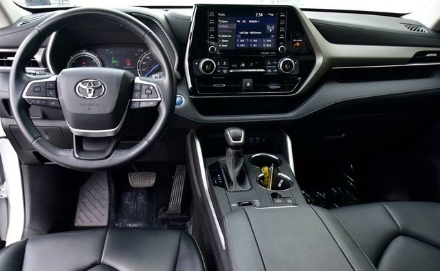 Used 2022 Toyota Highlander XLE image 18