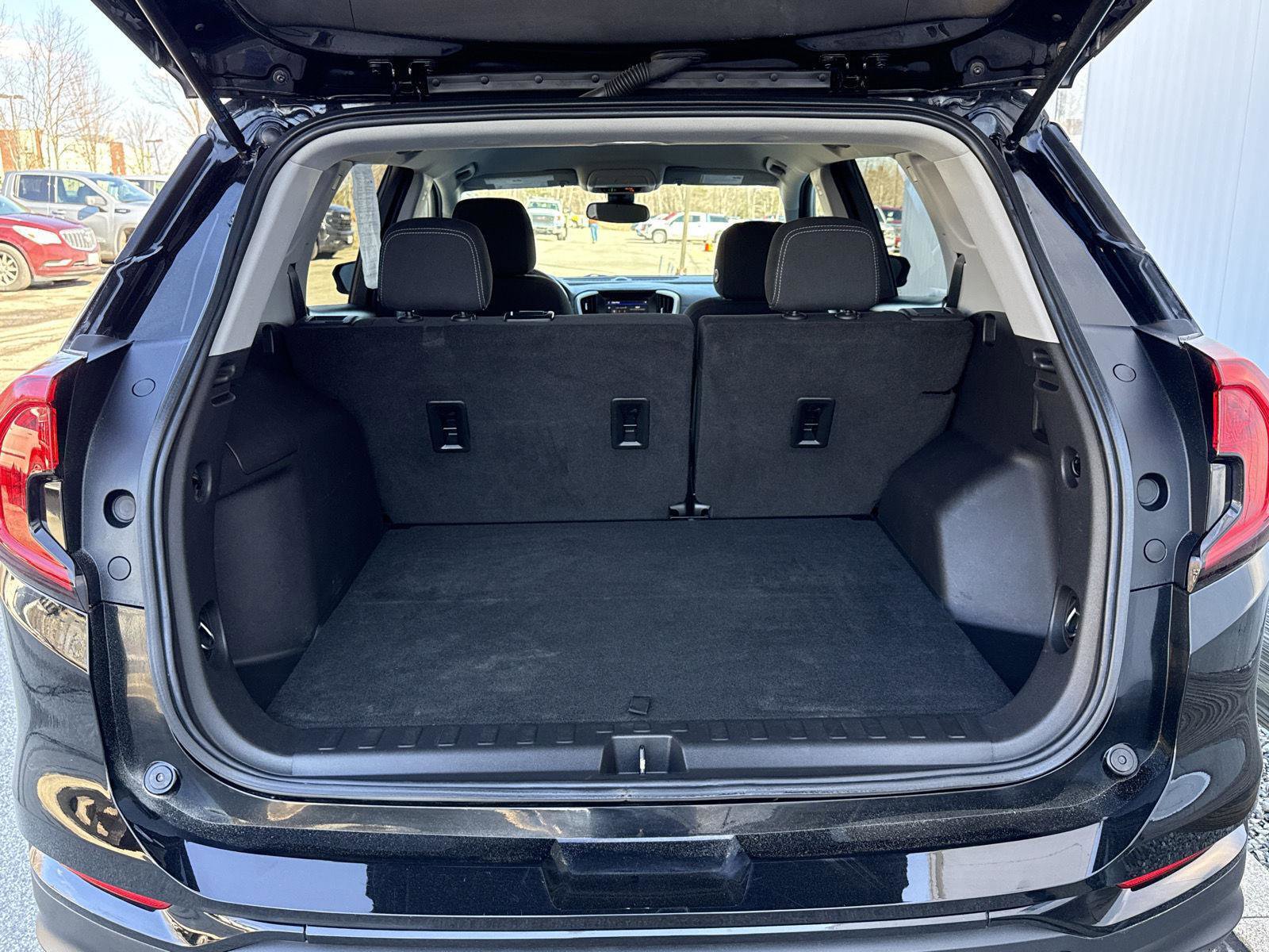 Used 2022 GMC Terrain SLE w/ Driver Convenience Package image 15